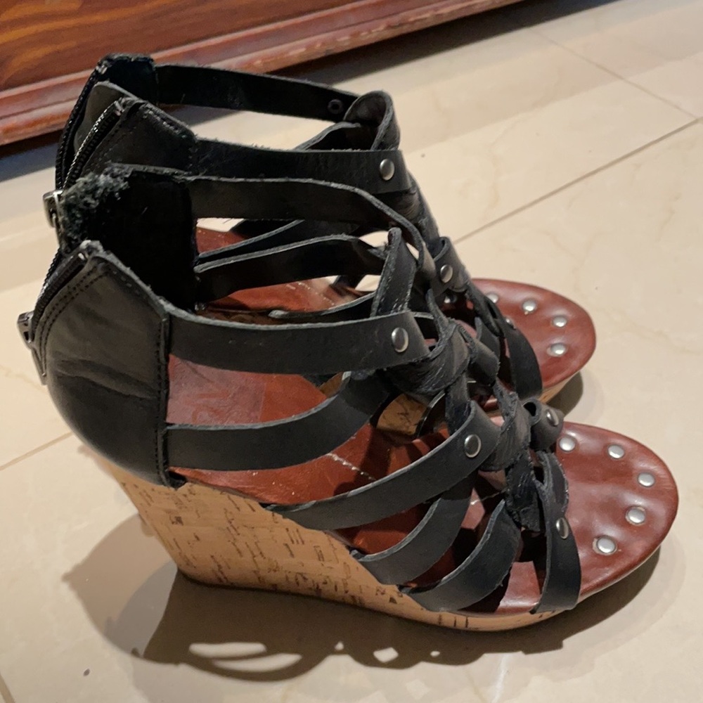 Dolce Vita 4.5 inch pump with 1 inch platform